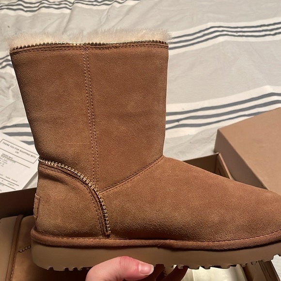 Tan UGG boots with gold zipper. - Picture 3 of 3